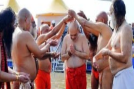 गंगा जी के पानी का रंग देखिये!
