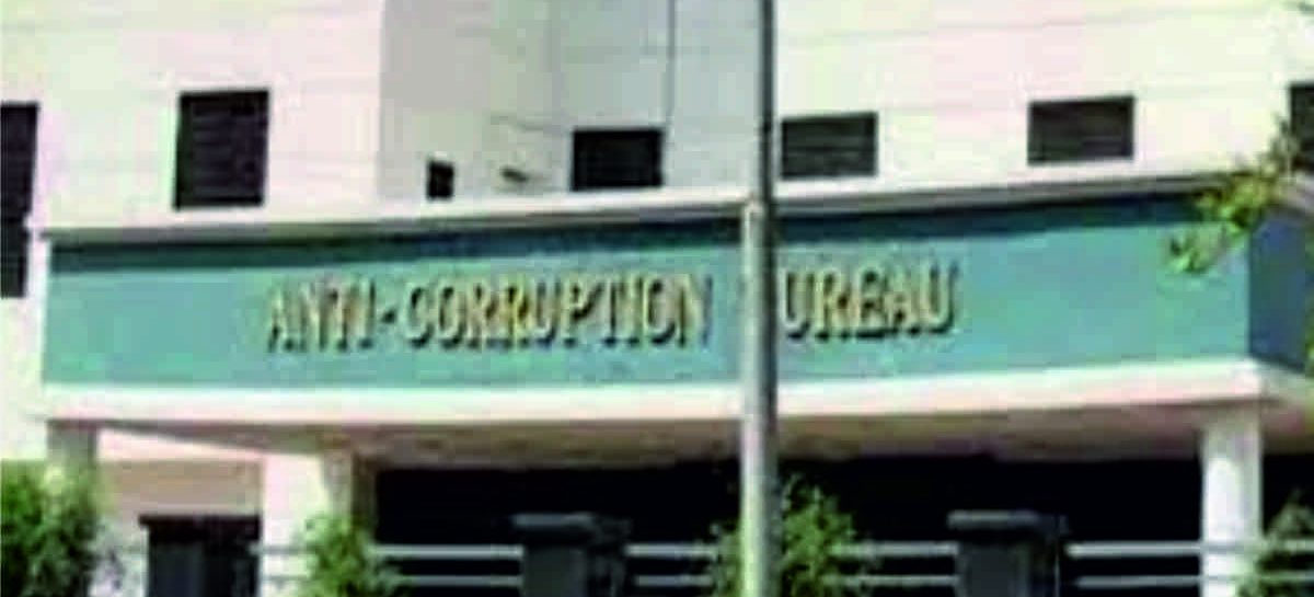 युवक को झूठे केस में फंसाने की धमकी दे सीआईए इंस्पेक्टर अनिल मांग रहा था चार लाख, एसीबी ने रंगेहाथ धरा