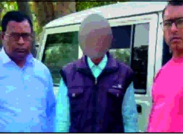 रिश्वत लेते रंगे हाथों गिरफ्तार