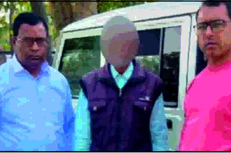 रिश्वत लेते रंगे हाथों गिरफ्तार