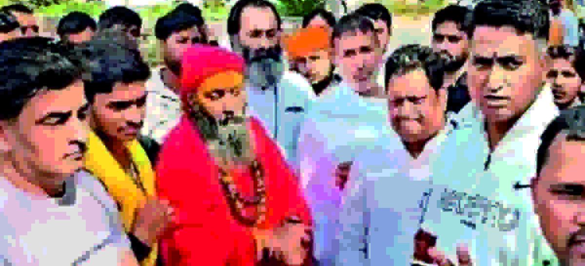 सरकार ने दिया है लाइसेंस, इसलिए खुलेआम आतंक फैलाते हैं गोरक्षक गुंडे