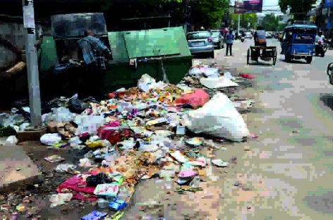 हर जगह गंदगी-कूड़े के ढेर, निगम चला स्वच्छता सर्वेक्षण कराने