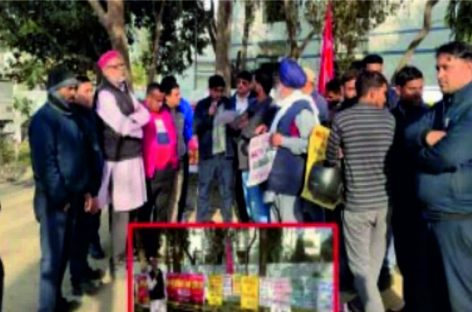 अस्थाई और बर्खास्त मज़दूरों के दमन के खिलाफ रुद्रपुर श्रम भवन में प्रदर्शन, हरियाणा सरकार को सौंपा ज्ञापन