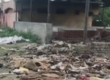 अनाज मंडी में किसानों पर पड़ रही अव्यवस्थाओं की मार