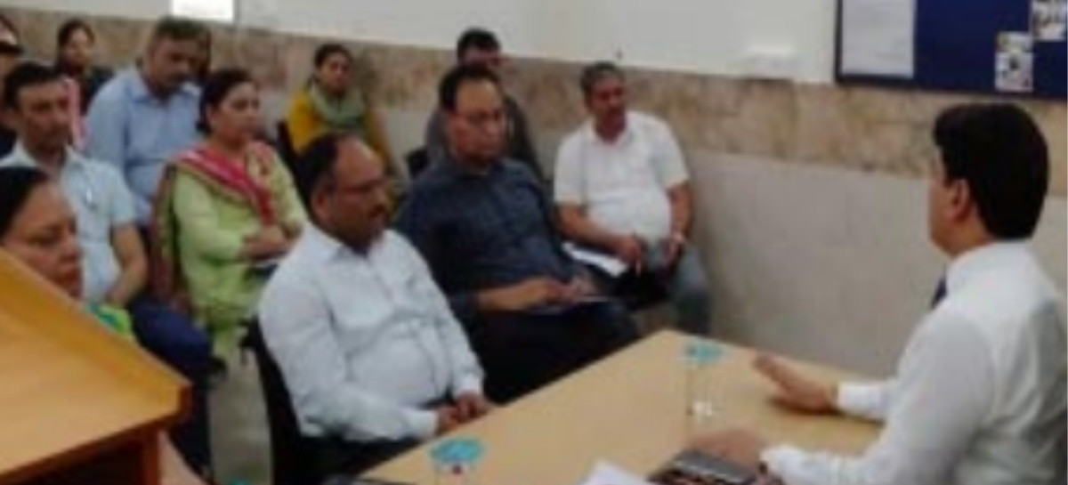 सरकारी बीके अस्पताल में इलाज तो दो सरकार, फिर प्राइवेट बेड भी बेच लेना