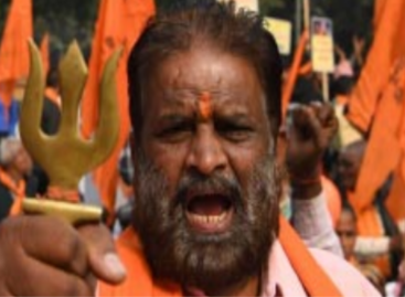 आरएसएस और भाजपा मिलकर हिंदू उत्सवों और समागमों का इस्तेमाल अल्पसंख्यकों को आतंकित करने के एक और औजार के रूप में कर रहे हैं