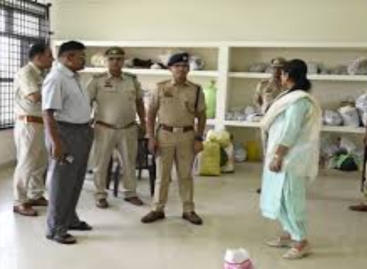 पुलिस महानिदेशक करनाल रेंज ने थाने के मालखाने में मादक पदार्थो का निरीक्षण किया