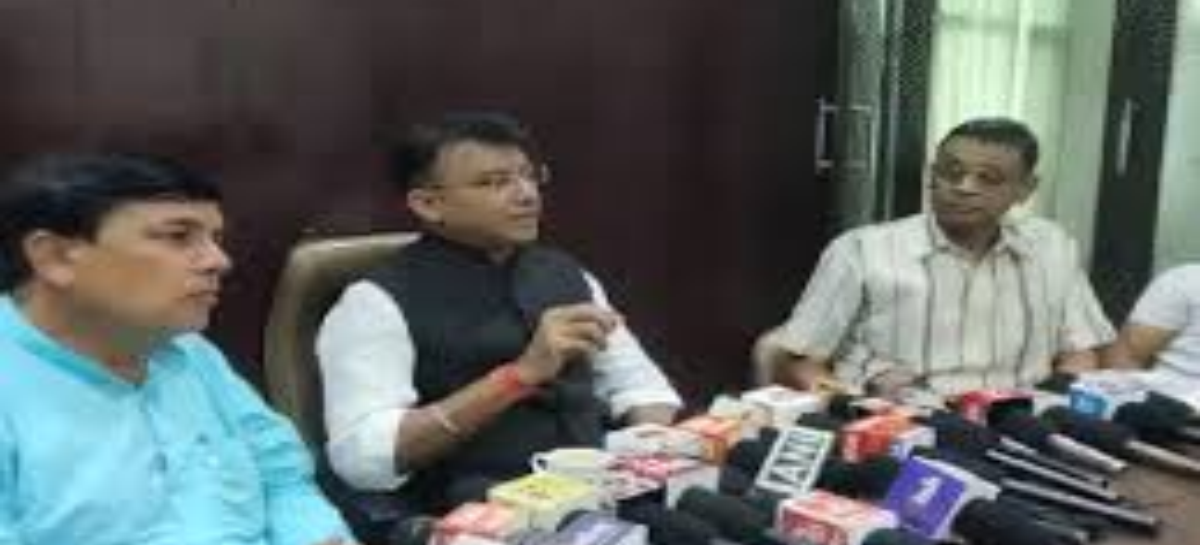 ग्रीवांस कमेटी की बैठक से खदेड़े जाने के बाद मंत्री की चाय पीने पहुंचे पत्तलपाड़