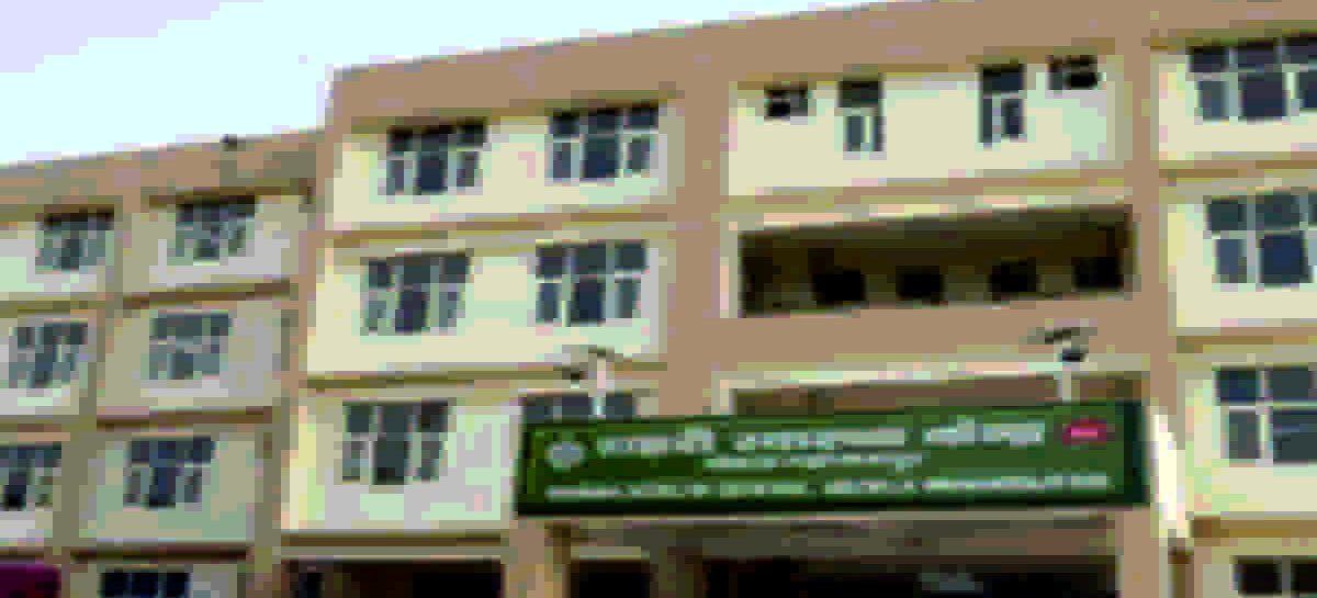 मौजूदा अस्पतालों में तो स्टाफ पूरा कर लो, फिर बनाना नए