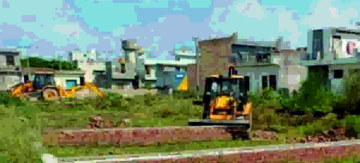 सात अवैध कॉलोनी में डीपीसी और सड़कें ध्वस्त