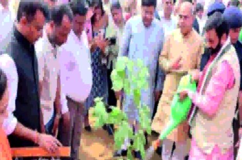 कार्यक्रम करने के लिए सीएम नायब सैनी को पसंद है ईएसआईसी मेडिकल कॉलेज अपने अस्पतालों की सुध कब लेंगे