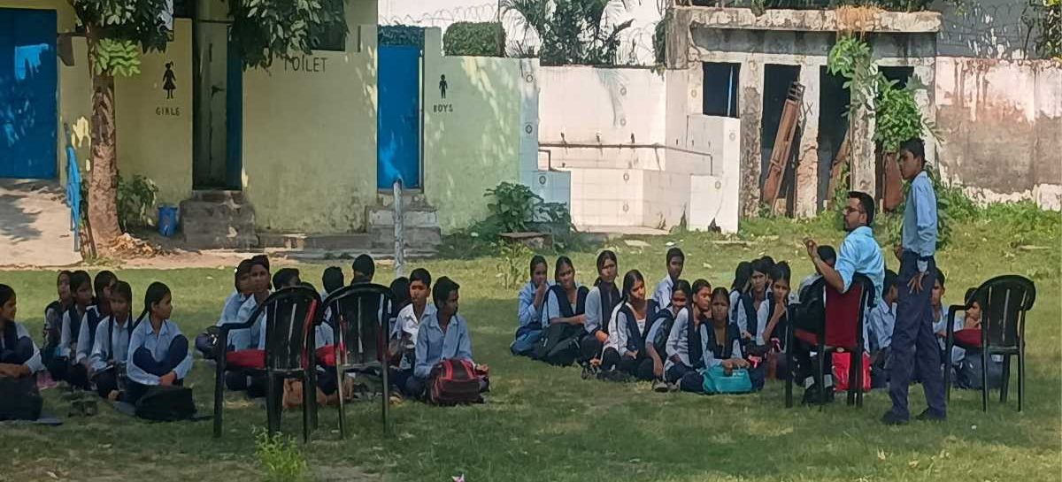 भ्रष्टाचार का दंश झेल रहे इन्द्रा कॉलोनी स्कूल के बच्चे