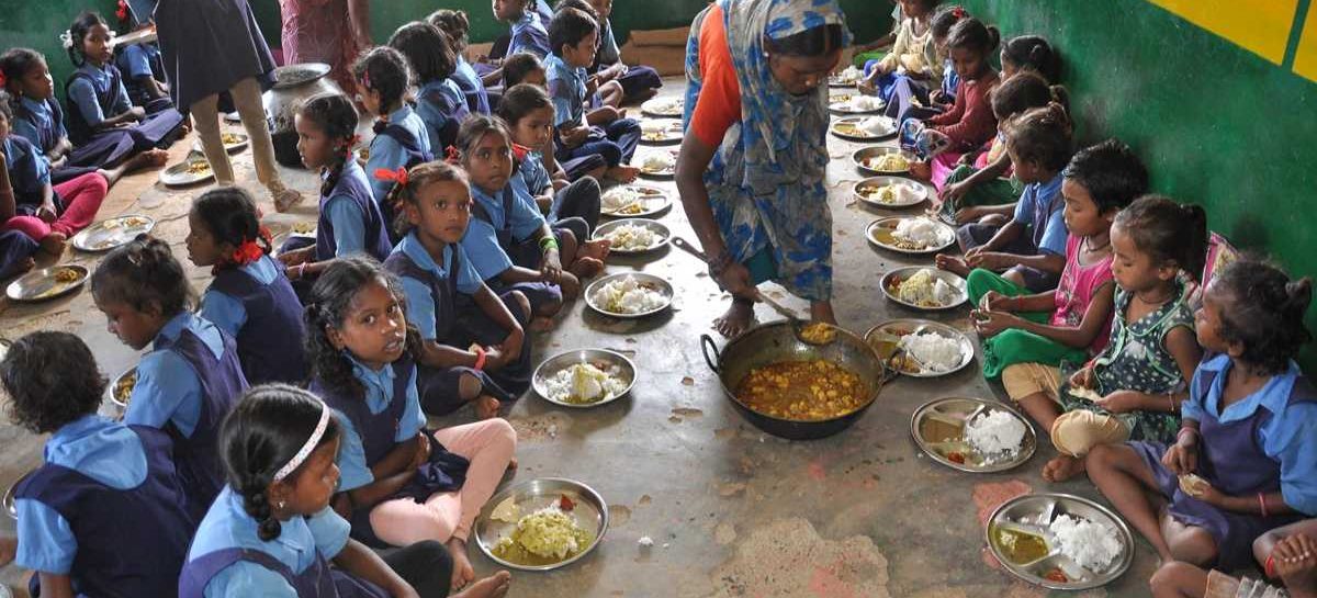 सरकार पहले भ्रष्टाचार कराती है फिर पकडऩे का नाटक करती है