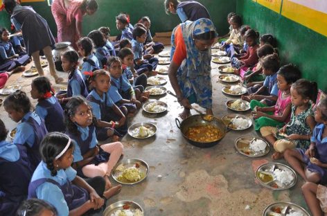सरकार पहले भ्रष्टाचार कराती है फिर पकडऩे का नाटक करती है