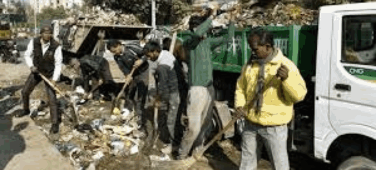बीते सप्ताह नगर निगम ने कचरा फैलाने वालों के 143 चालान काटे, खुद मियां फजीहत दूसरों को नसीहत