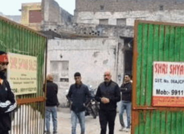 सिगरेट गोदाम में हुई डकैती, चोरी का केस दर्ज