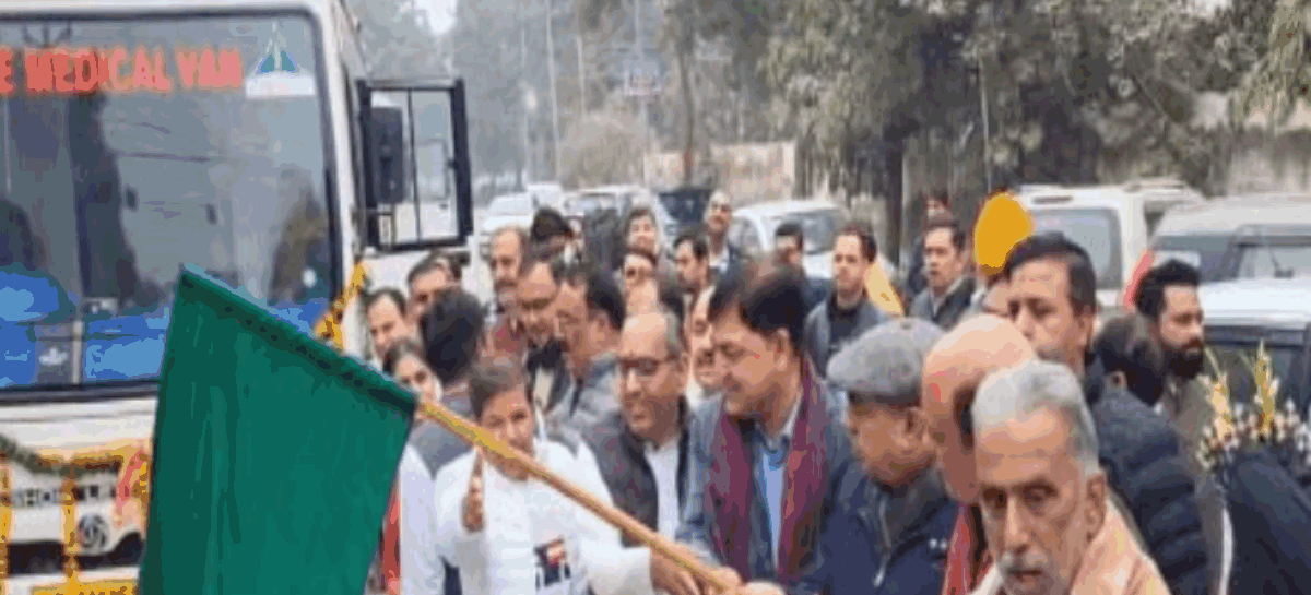 उद्घाटन के शौकीन मंत्री कृष्णपाल ने ‘चल-अस्पताल’ को अपने घर से दिखाई हरी झंडी