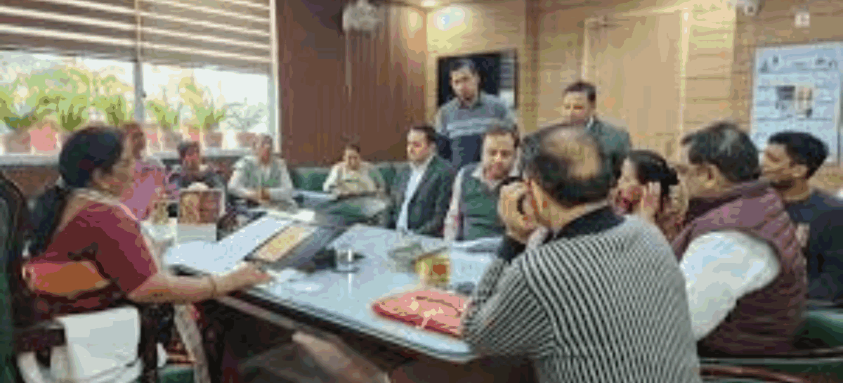 महापौर रेनू बाला ने नगर निगम अभियंताओं के साथ बैठक की